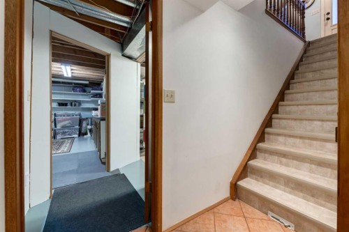 8 Deerwood Road Se, Calgary, AB - Indoor Photo Showing Other Room