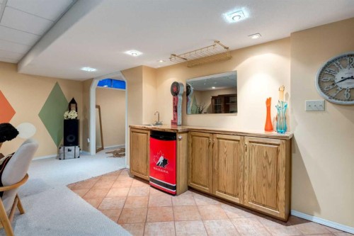 8 Deerwood Road Se, Calgary, AB - Indoor