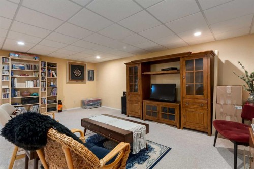 8 Deerwood Road Se, Calgary, AB - Indoor