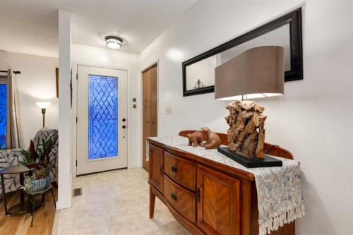 8 Deerwood Road Se, Calgary, AB - Indoor Photo Showing Other Room