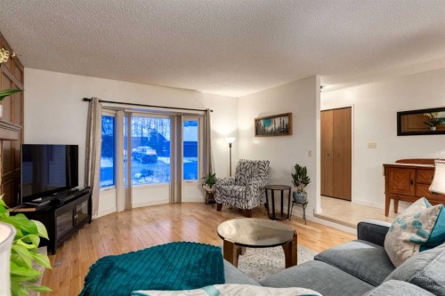 8 Deerwood Road Se, Calgary, AB - Indoor Photo Showing Living Room