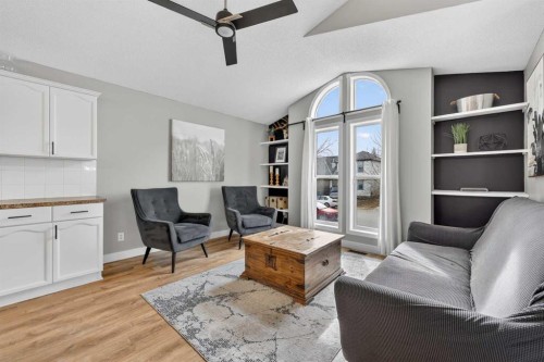 189 Copperfield Gardens Se, Calgary, AB - Indoor Photo Showing Living Room