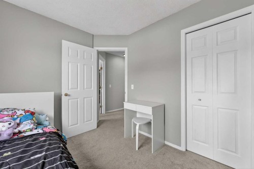 189 Copperfield Gardens Se, Calgary, AB - Indoor Photo Showing Bedroom