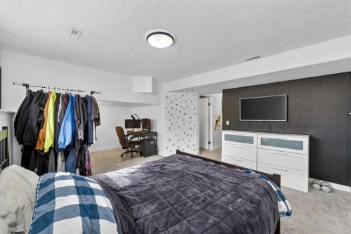 189 Copperfield Gardens Se, Calgary, AB - Indoor Photo Showing Bedroom