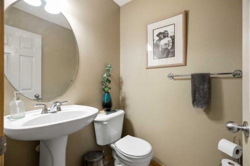 60 Cranfield Place Se, Calgary, AB - Indoor Photo Showing Bathroom