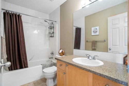 60 Cranfield Place Se, Calgary, AB - Indoor Photo Showing Bathroom
