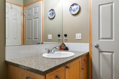 60 Cranfield Place Se, Calgary, AB - Indoor Photo Showing Bathroom