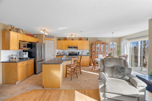 60 Cranfield Place Se, Calgary, AB - Indoor Photo Showing Kitchen