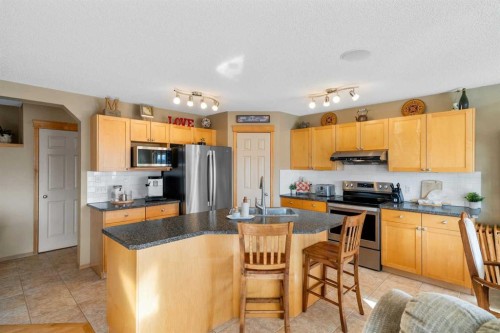 60 Cranfield Place Se, Calgary, AB - Indoor Photo Showing Kitchen