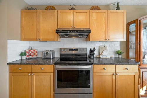 60 Cranfield Place Se, Calgary, AB - Indoor Photo Showing Kitchen