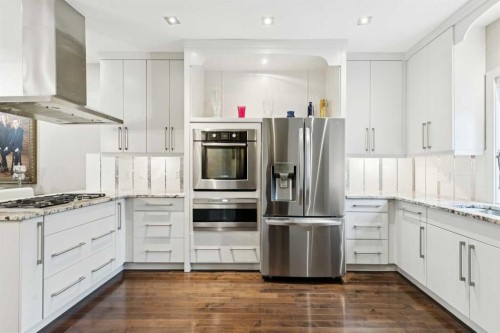 2231 26 Avenue Sw, Calgary, AB - Indoor Photo Showing Kitchen With Stainless Steel Kitchen With Upgraded Kitchen