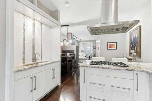 2231 26 Avenue Sw, Calgary, AB - Indoor Photo Showing Kitchen