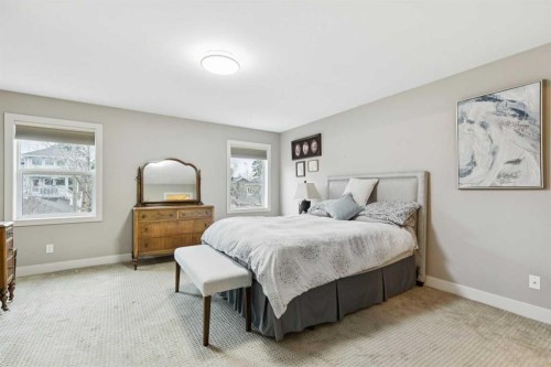 2231 26 Avenue Sw, Calgary, AB - Indoor Photo Showing Bedroom