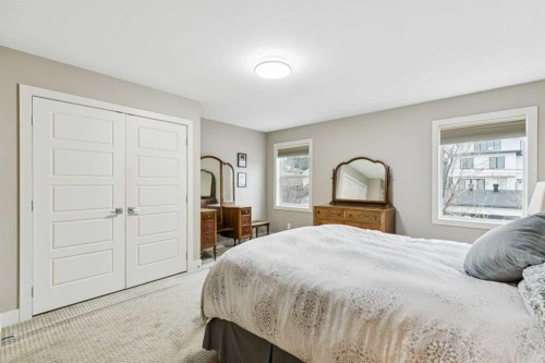 2231 26 Avenue Sw, Calgary, AB - Indoor Photo Showing Bedroom