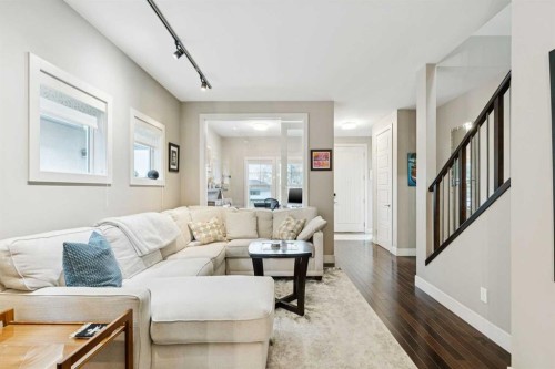 2231 26 Avenue Sw, Calgary, AB - Indoor Photo Showing Living Room