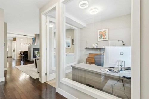 2231 26 Avenue Sw, Calgary, AB - Indoor