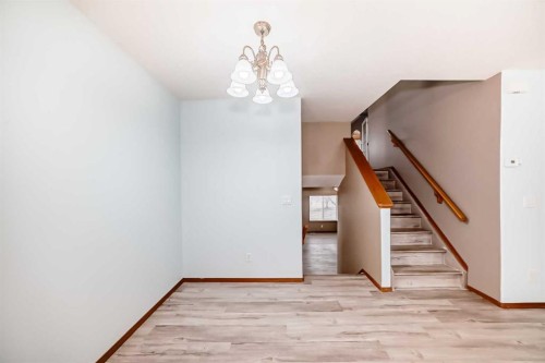 11-33 Stonegate Drive Nw, Airdrie, AB - Indoor Photo Showing Other Room
