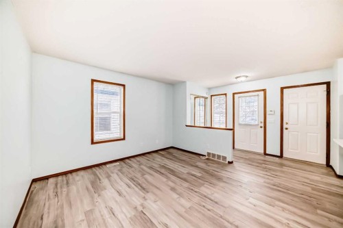 11-33 Stonegate Drive Nw, Airdrie, AB - Indoor Photo Showing Other Room