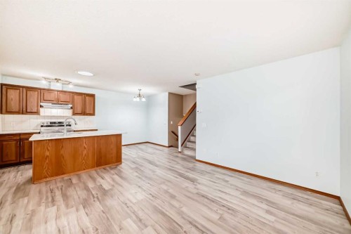 11-33 Stonegate Drive Nw, Airdrie, AB - Indoor Photo Showing Kitchen