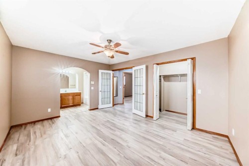 11-33 Stonegate Drive Nw, Airdrie, AB - Indoor Photo Showing Other Room