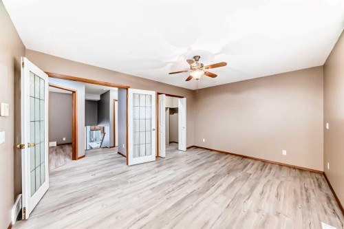 11-33 Stonegate Drive Nw, Airdrie, AB - Indoor Photo Showing Other Room