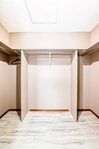11-33 Stonegate Drive Nw, Airdrie, AB - Indoor Photo Showing Other Room