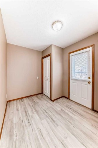11-33 Stonegate Drive Nw, Airdrie, AB - Indoor Photo Showing Other Room