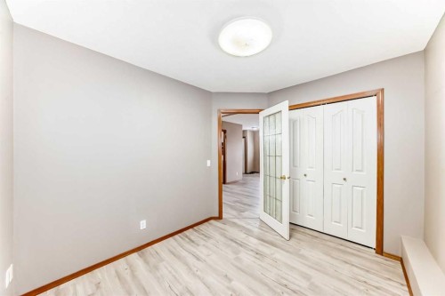 11-33 Stonegate Drive Nw, Airdrie, AB - Indoor Photo Showing Other Room