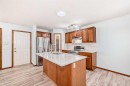 11-33 Stonegate Drive Nw, Airdrie, AB  - Indoor Photo Showing Kitchen 