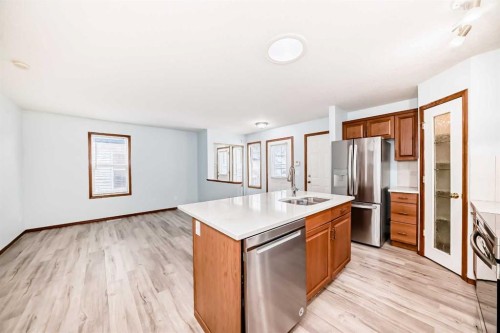 11-33 Stonegate Drive Nw, Airdrie, AB - Indoor Photo Showing Kitchen With Double Sink