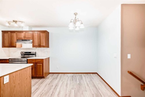 11-33 Stonegate Drive Nw, Airdrie, AB - Indoor Photo Showing Kitchen