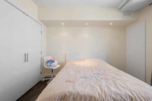 1009-8880 Horton Road Sw, Calgary, AB - Indoor Photo Showing Bedroom