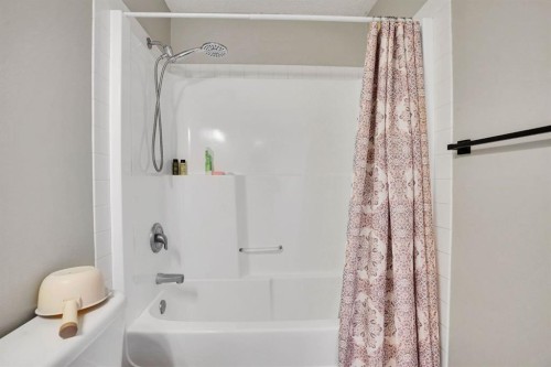 255 Citadel Acres Close Nw, Calgary, AB - Indoor Photo Showing Bathroom