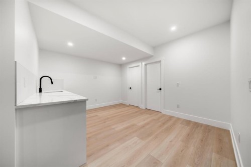 1907 28 Avenue Sw, Calgary, AB - Indoor Photo Showing Other Room