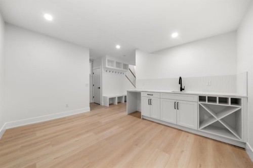 1907 28 Avenue Sw, Calgary, AB - Indoor Photo Showing Other Room