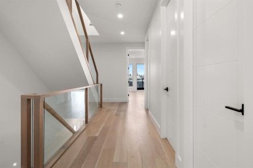 1907 28 Avenue Sw, Calgary, AB - Indoor Photo Showing Other Room