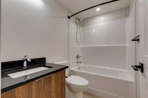 2309 21 Avenue Sw, Calgary, AB - Indoor Photo Showing Bathroom