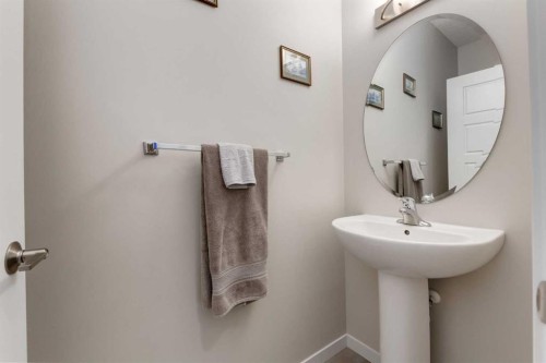 123 Drake Landing Loop, Okotoks, AB - Indoor Photo Showing Bathroom