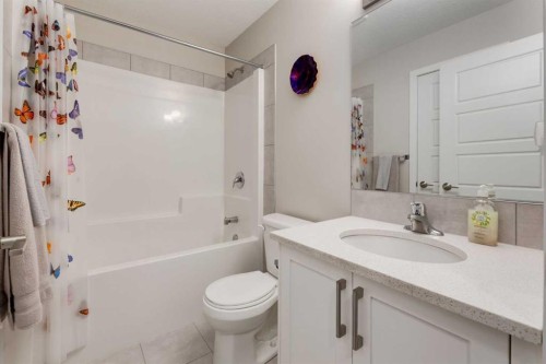 123 Drake Landing Loop, Okotoks, AB - Indoor Photo Showing Bathroom
