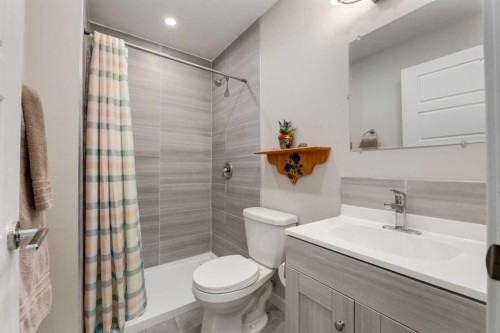 123 Drake Landing Loop, Okotoks, AB - Indoor Photo Showing Bathroom