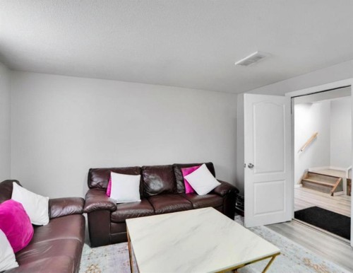 1004 Penrith Crescent Se, Calgary, AB - Indoor Photo Showing Living Room