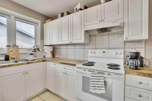 1004 Penrith Crescent Se, Calgary, AB - Indoor Photo Showing Kitchen With Double Sink