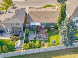8 Douglas Woods View SE Calgary, AB T2Z 2A2