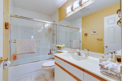 8 Douglas Woods View Se, Calgary, AB - Indoor Photo Showing Bathroom