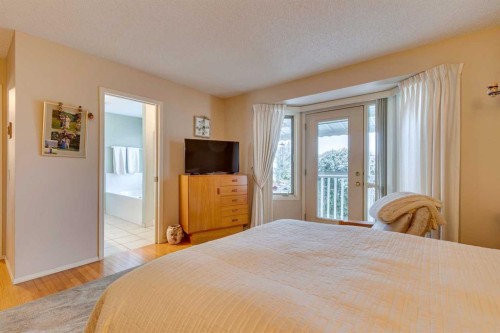 8 Douglas Woods View Se, Calgary, AB - Indoor Photo Showing Bedroom