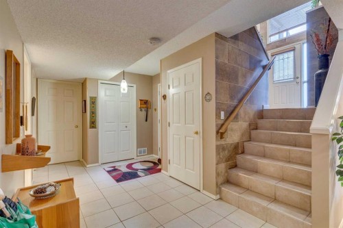 8 Douglas Woods View Se, Calgary, AB - Indoor Photo Showing Other Room