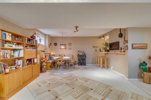 8 Douglas Woods View Se, Calgary, AB - Indoor
