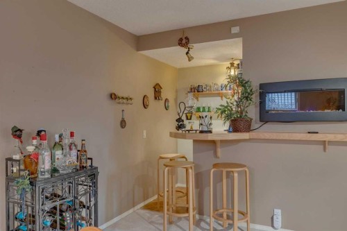 8 Douglas Woods View Se, Calgary, AB - Indoor Photo Showing Other Room