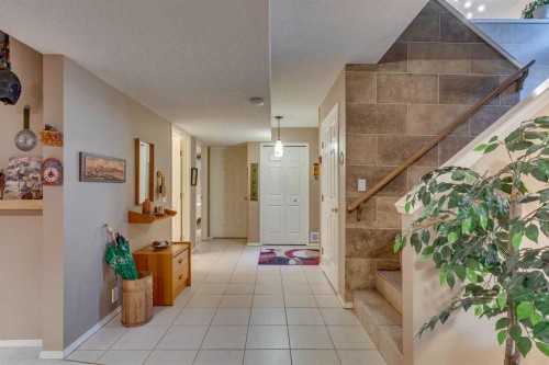 8 Douglas Woods View Se, Calgary, AB - Indoor Photo Showing Other Room