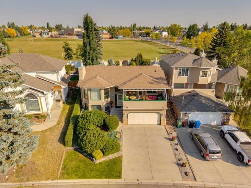8 Douglas Woods View Se, Calgary, AB - Outdoor